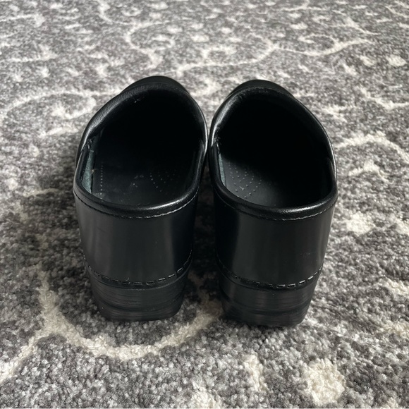 Women’s Black Dansko Clogs - Picture 2 of 6